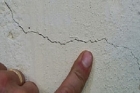 Pittura elastomerica antifessurazione per pareti con fessure capillari - Imbianchino Roma